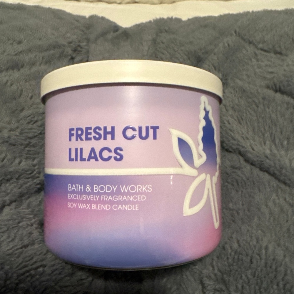 Bath & Body Works Fresh Cut Lilacs Soy Wax Blend Candle - Purple